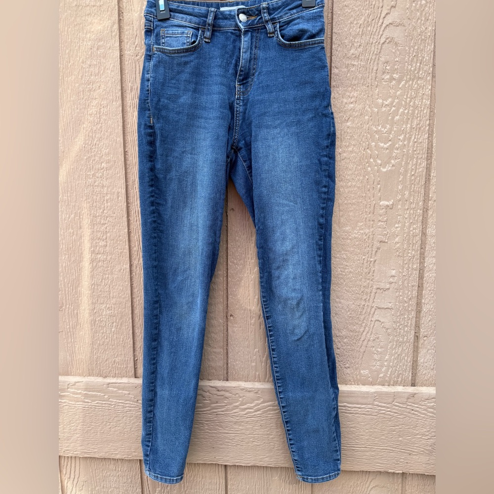 Forever 21 Women's Blue Medium Wash Stretch Denim Skinny Mid Rise Jeans